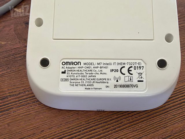 מד לחץ דם OMRON M7