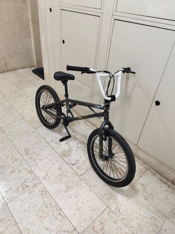 אופני BMX מבית Mongoose