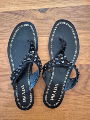 סנדלי prada