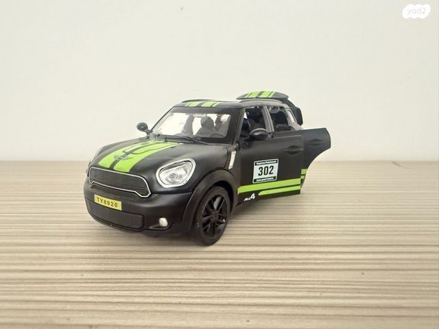 Mini Cooper Countryman 1:24