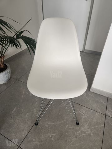 2 כיסאות Vitra Eames DSR