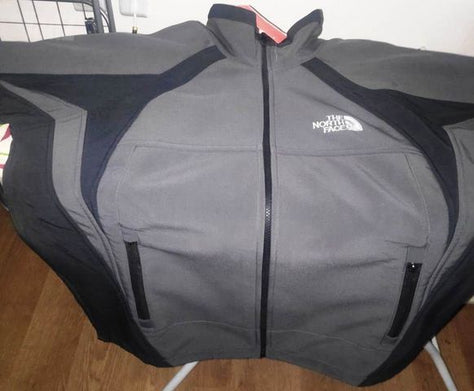 ג'קט של חברת THE NORTH FACE