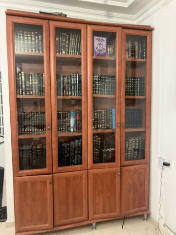 ארון ספרים