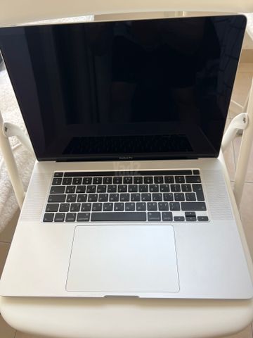 ״MacBook Pro 16