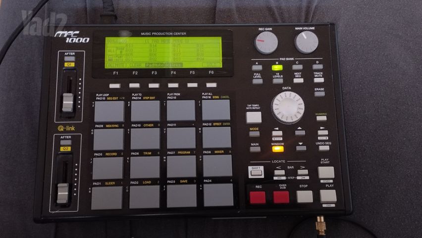 סמפלר mpc 1000