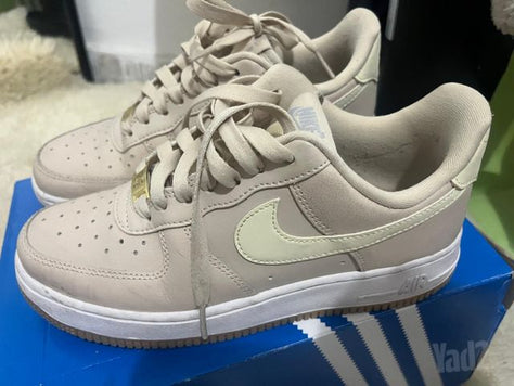 נעלי ספורט NIKE