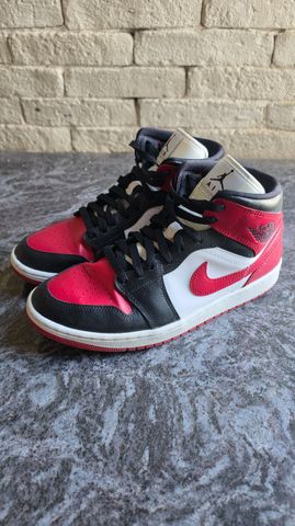 Air Jordan 1 Mid Chicago