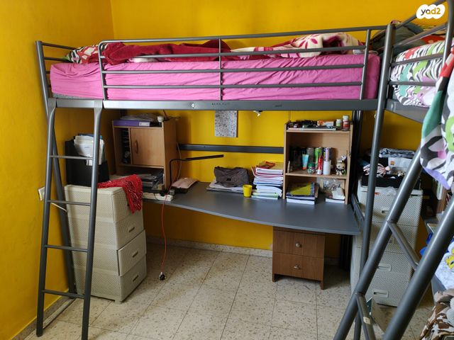 מיטת גלריה עם שולחן