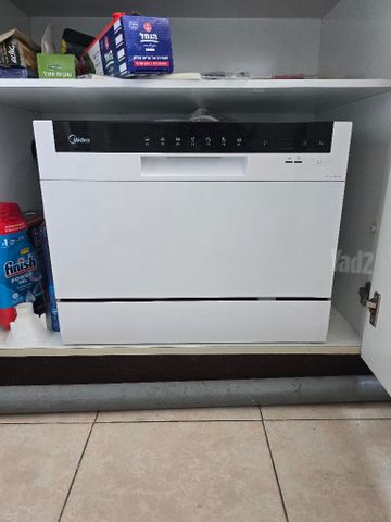 מדיח על השיש midea