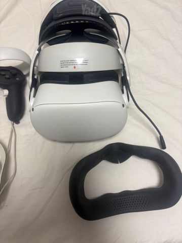 Oculus quest 2 עם סוללה נוספת