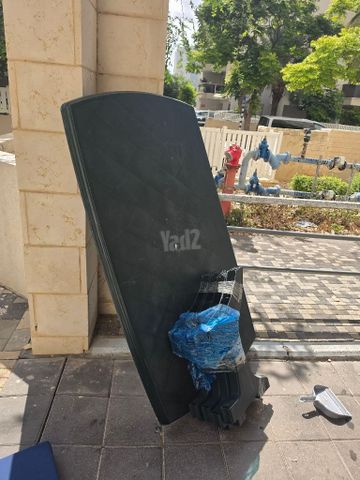 שולחן וכסאות