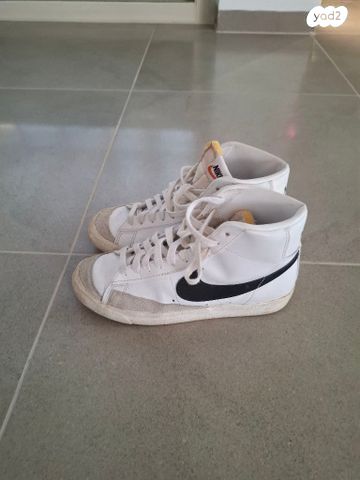 נעלי Nike blazer