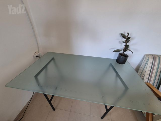 שולחן