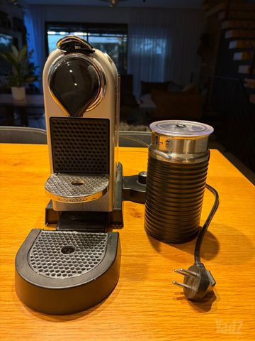 מכונת קפה Nespresso EN267