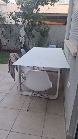 שולחן אוכל