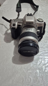 Minolta Dynax 505si + עדשה
