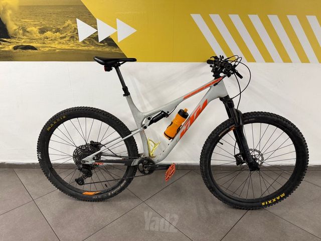 KTM קרבון