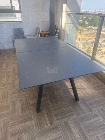 שולחן גינה כולל 10 כסאות