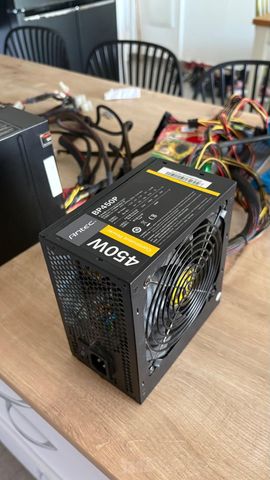 2 ספקי כוח Antec  Thermaltake