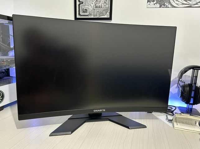 מסך מחשב G27QC