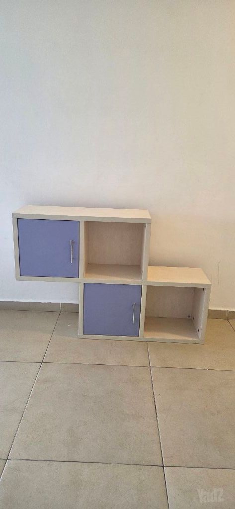 כוורת ספרים מעץ