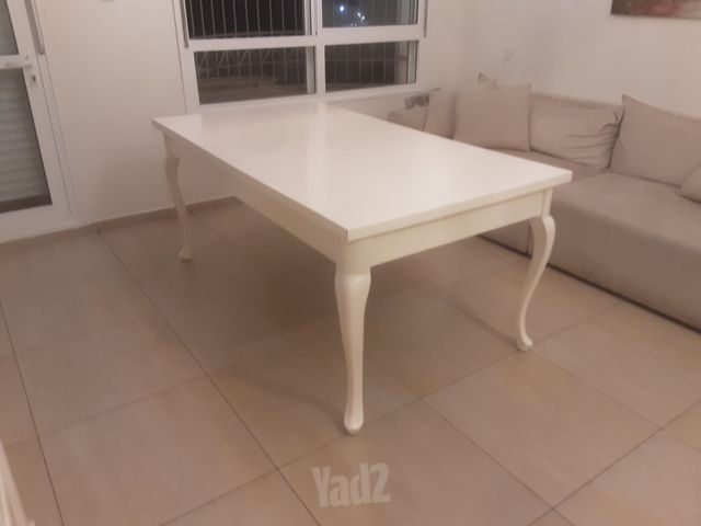 שולחן סלוני