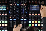 קונטרולר DJ TRAKTOR S8