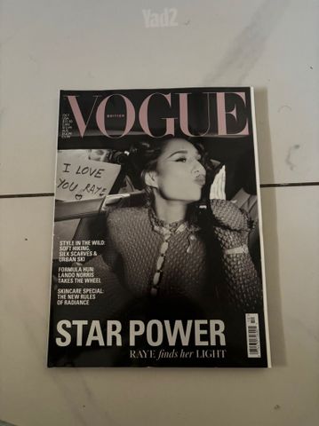 מגזין אופנה VOGUE