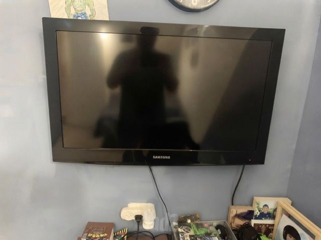 Samsung 32 אינץ׳ + 2 שלטי