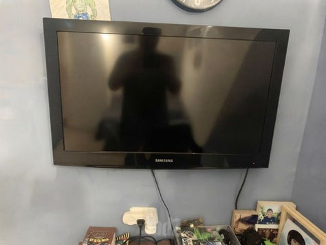Samsung 32 אינץ׳ + 2 שלטי