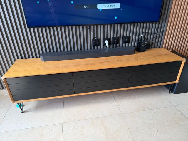 מזנון ושולחן