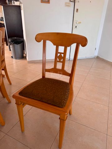 שולחן אוכל