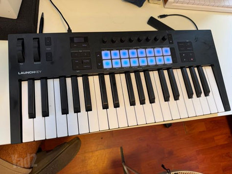 מקלדת שליטה - Launchkey 37 MK4