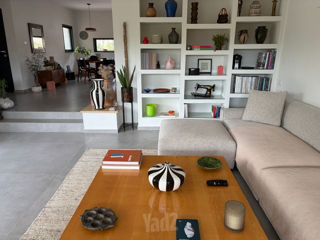 שולחן עץ 1.20/1.20