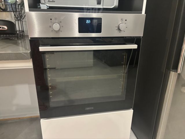 תנור Zanussi ZOHNX3X1A