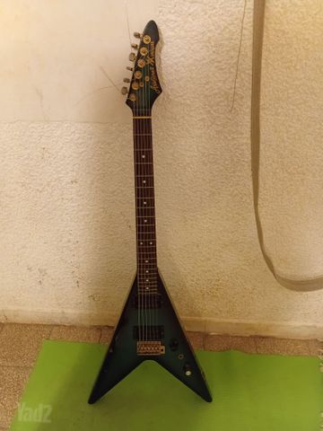 aria pro deluxe 2 guitar