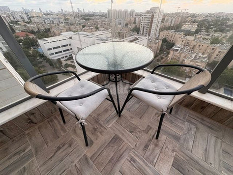 שולחן + 4 כיסאות (גמיש במחיר)