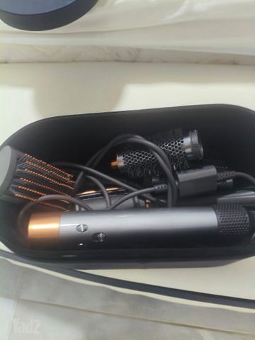 Dyson hs05