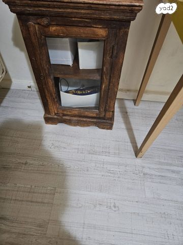 שידה קטנה