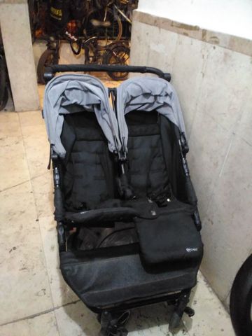 עגלת תאומים
