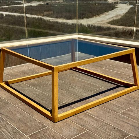שולחן עץ