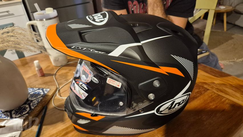 קסדת Arai tour X4