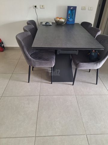 שולחן אוכל