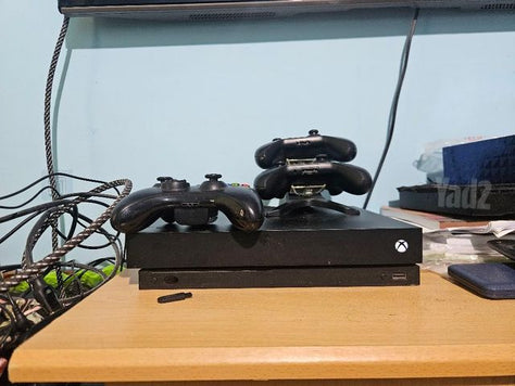 Xbox One S 1TB  + שלט וכבלים
