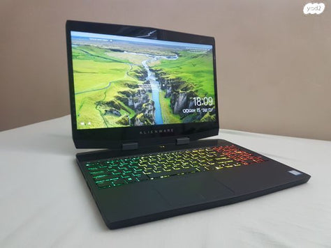 ALIENWARE M15