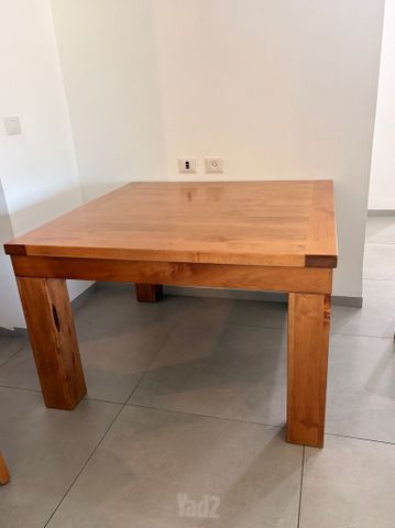 שולחן 120*120 עץ מלא