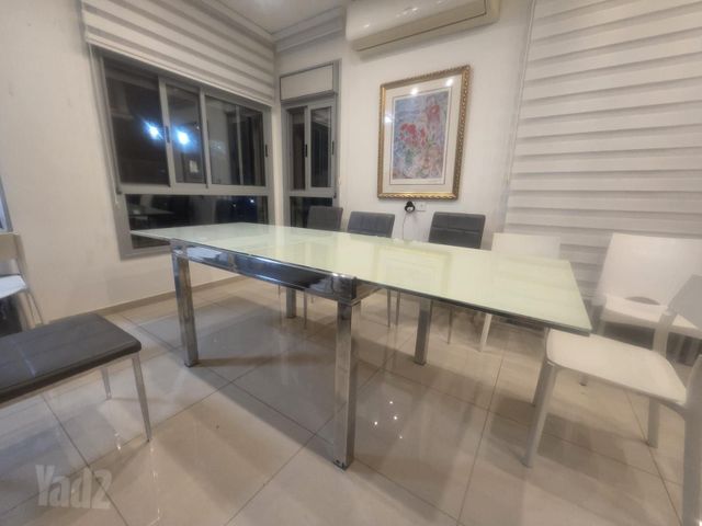 שולחן אוכל