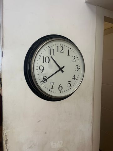 שעון קיר ענק