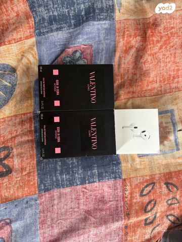Valentino & AirPods 4