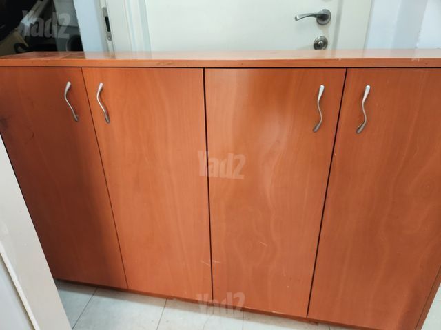 מזנון מעץ מלא